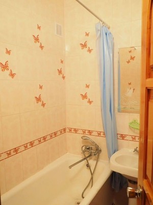 Продам двухкомнатную (2-комн.) квартиру, Гурзуфская ул, 3, Симферополь г