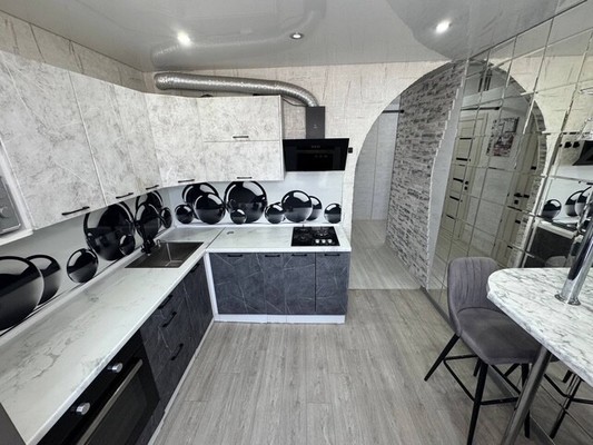 Продам трехкомнатную (3-комн.) квартиру, Гамарника ул, 35, Комсомольск-на-Амуре г