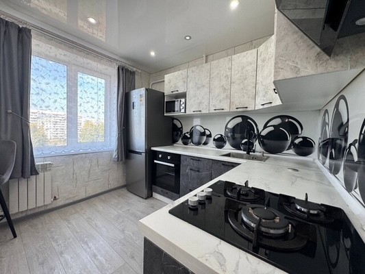 Продам трехкомнатную (3-комн.) квартиру, Гамарника ул, 35, Комсомольск-на-Амуре г
