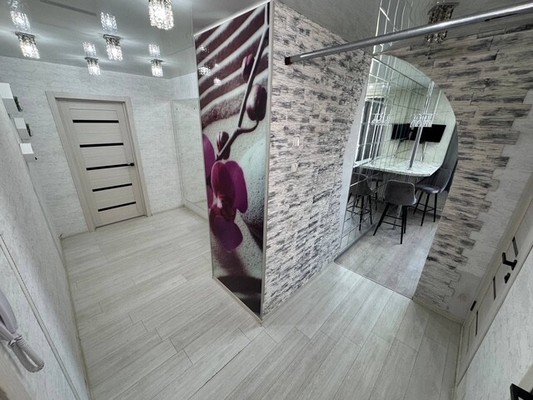 Продам трехкомнатную (3-комн.) квартиру, Гамарника ул, 35, Комсомольск-на-Амуре г