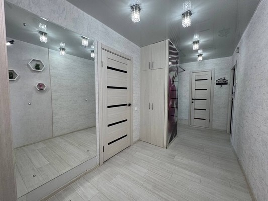 Продам трехкомнатную (3-комн.) квартиру, Гамарника ул, 35, Комсомольск-на-Амуре г