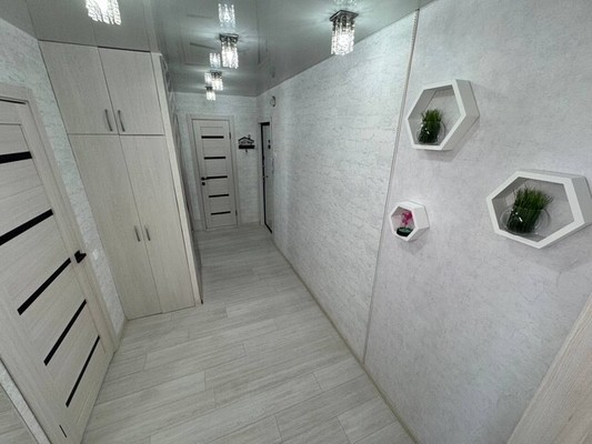 Продам трехкомнатную (3-комн.) квартиру, Гамарника ул, 35, Комсомольск-на-Амуре г