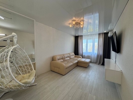 Продам трехкомнатную (3-комн.) квартиру, Гамарника ул, 35, Комсомольск-на-Амуре г