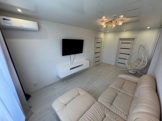 Продам трехкомнатную (3-комн.) квартиру, Гамарника ул, 35, Комсомольск-на-Амуре г