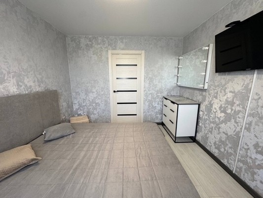 Продам трехкомнатную (3-комн.) квартиру, Гамарника ул, 35, Комсомольск-на-Амуре г