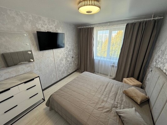 Продам трехкомнатную (3-комн.) квартиру, Гамарника ул, 35, Комсомольск-на-Амуре г