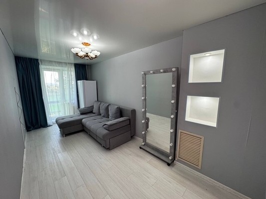 Продам трехкомнатную (3-комн.) квартиру, Гамарника ул, 35, Комсомольск-на-Амуре г