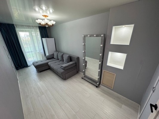 Продам трехкомнатную (3-комн.) квартиру, Гамарника ул, 35, Комсомольск-на-Амуре г