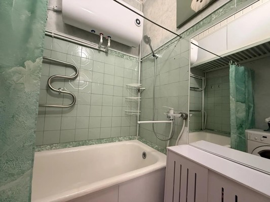 Продам двухкомнатную (2-комн.) квартиру, Смирнова ул, 3, Пермь г