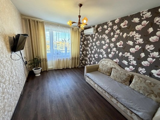 Продам трехкомнатную (3-комн.) квартиру, Партизанская ул, 15к2, Комсомольск-на-Амуре г