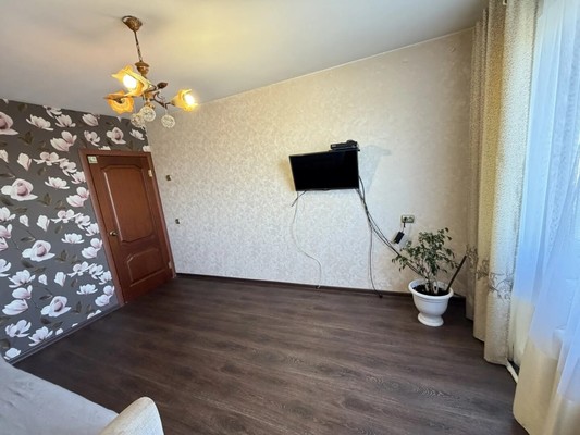 Продам трехкомнатную (3-комн.) квартиру, Партизанская ул, 15к2, Комсомольск-на-Амуре г