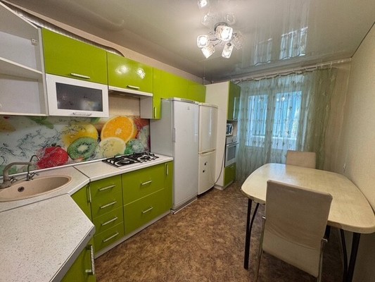 Продам трехкомнатную (3-комн.) квартиру, Молодогвардейская ул, 16к2, Комсомольск-на-Амуре г