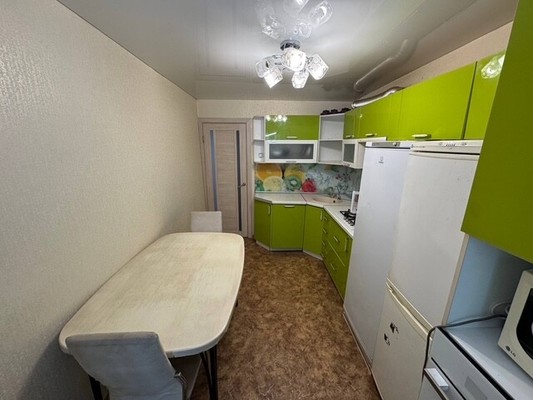 Продам трехкомнатную (3-комн.) квартиру, Молодогвардейская ул, 16к2, Комсомольск-на-Амуре г