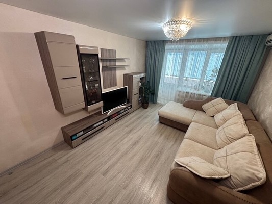 Продам трехкомнатную (3-комн.) квартиру, Молодогвардейская ул, 16к2, Комсомольск-на-Амуре г