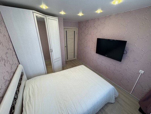 Продам трехкомнатную (3-комн.) квартиру, Молодогвардейская ул, 16к2, Комсомольск-на-Амуре г