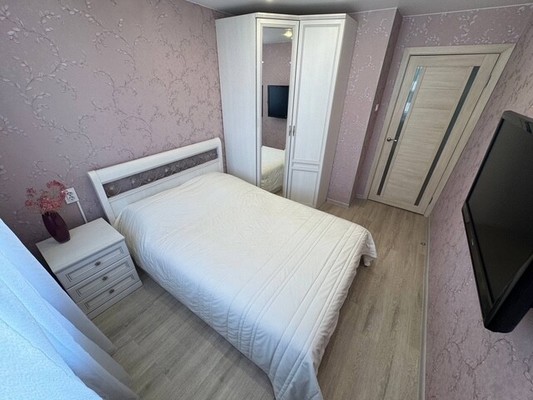 Продам трехкомнатную (3-комн.) квартиру, Молодогвардейская ул, 16к2, Комсомольск-на-Амуре г