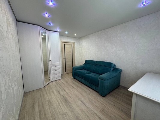 Продам трехкомнатную (3-комн.) квартиру, Молодогвардейская ул, 16к2, Комсомольск-на-Амуре г