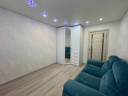 Продам трехкомнатную (3-комн.) квартиру, Молодогвардейская ул, 16к2, Комсомольск-на-Амуре г