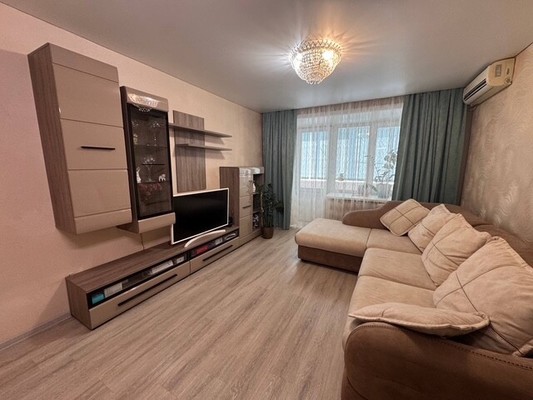 Продам трехкомнатную (3-комн.) квартиру, Молодогвардейская ул, 16к2, Комсомольск-на-Амуре г