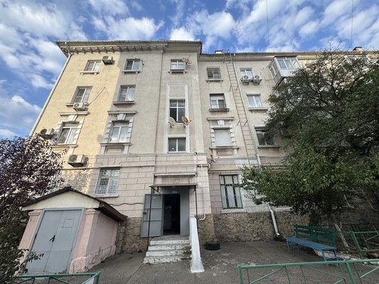 Продам двухкомнатную (2-комн.) квартиру, Имени Адмирала Серебрякова наб, 1, Новороссийск г