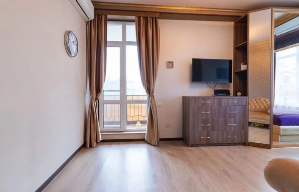 Продам однокомнатную (1-комн.) квартиру, Крымская ул, 19к1, Геленджик г