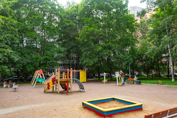 Продам трехкомнатную (3-комн.) квартиру, Наличная ул, 36Ак3, Санкт-Петербург г