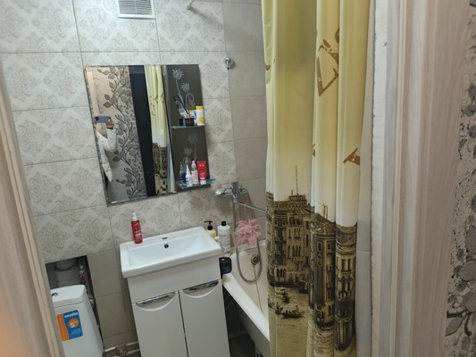 Продам однокомнатную (1-комн.) квартиру, Уральская ул, 100А, Брянск г