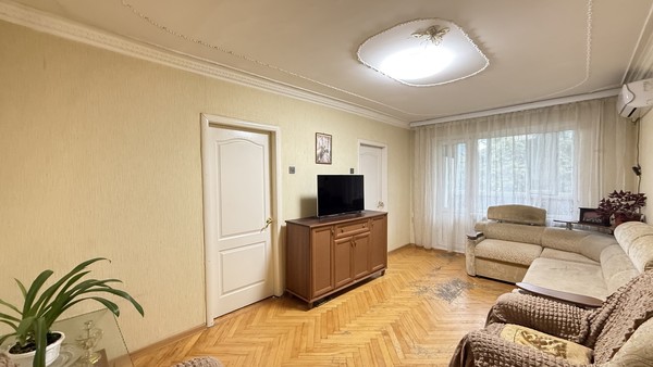 Продам трехкомнатную (3-комн.) квартиру, Калмыкова ул, 229, Нальчик г
