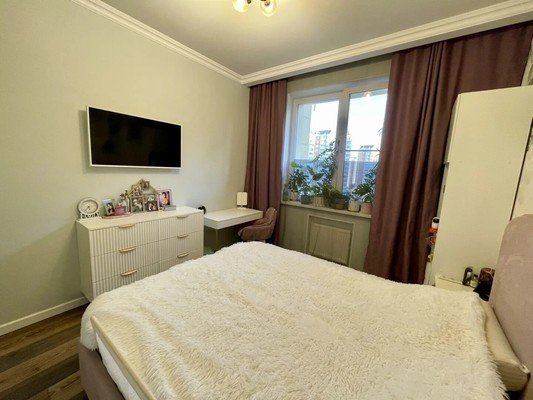 Продам трехкомнатную (3-комн.) квартиру, Завидная ул, 6, Видное г