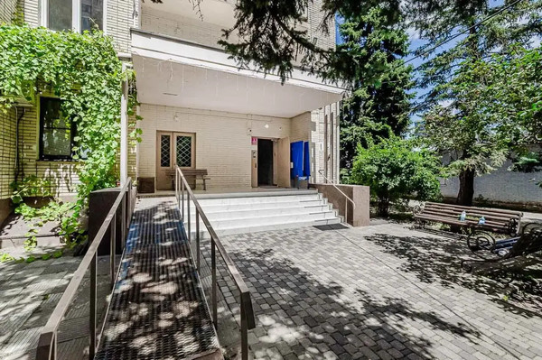 Продам двухкомнатную (2-комн.) квартиру, им. Пушкина ул, 11, Краснодар г