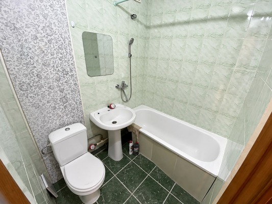 Продам трехкомнатную (3-комн.) квартиру, Калинина ул, 116, Тихорецк г