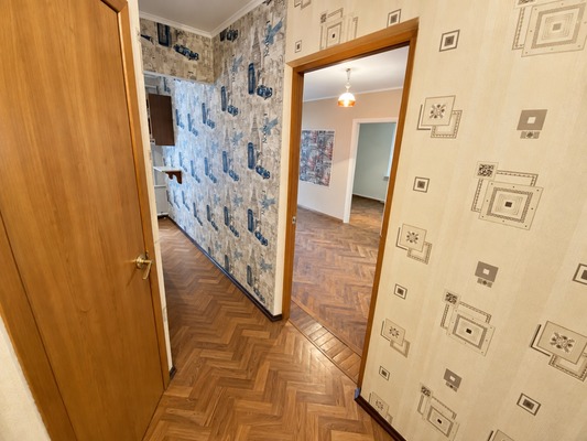 Продам трехкомнатную (3-комн.) квартиру, Калинина ул, 116, Тихорецк г