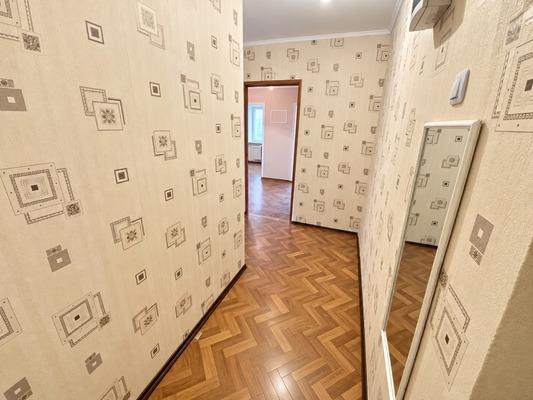 Продам трехкомнатную (3-комн.) квартиру, Калинина ул, 116, Тихорецк г