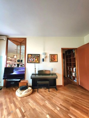 Продам трехкомнатную (3-комн.) квартиру, Покровский б-р, 4к17, Москва г