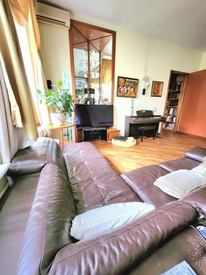 Продам трехкомнатную (3-комн.) квартиру, Покровский б-р, 4к17, Москва г