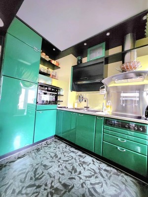 Продам трехкомнатную (3-комн.) квартиру, Покровский б-р, 4к17, Москва г