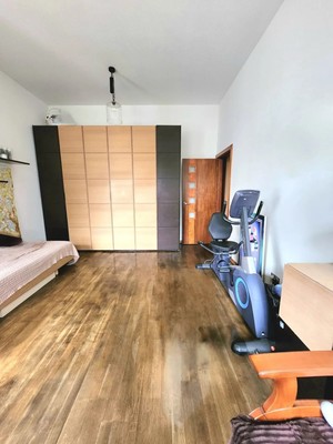 Продам трехкомнатную (3-комн.) квартиру, Покровский б-р, 4к17, Москва г