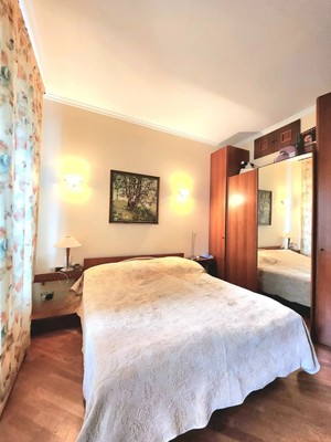 Продам трехкомнатную (3-комн.) квартиру, Покровский б-р, 4к17, Москва г