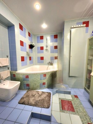 Продам трехкомнатную (3-комн.) квартиру, Покровский б-р, 4к17, Москва г