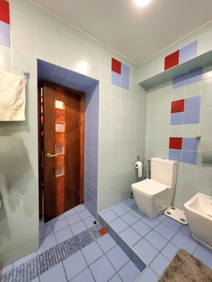 Продам трехкомнатную (3-комн.) квартиру, Покровский б-р, 4к17, Москва г