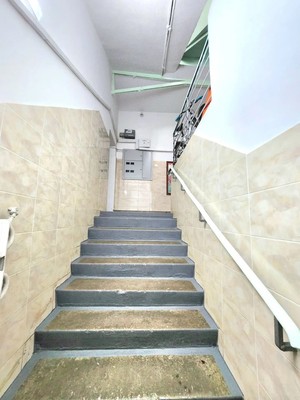 Продам трехкомнатную (3-комн.) квартиру, Покровский б-р, 4к17, Москва г