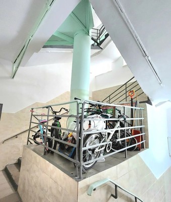 Продам трехкомнатную (3-комн.) квартиру, Покровский б-р, 4к17, Москва г