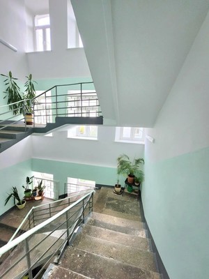 Продам трехкомнатную (3-комн.) квартиру, Покровский б-р, 4к17, Москва г