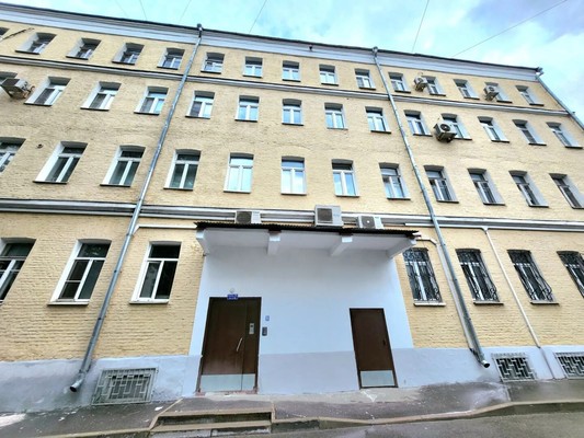 Продам трехкомнатную (3-комн.) квартиру, Покровский б-р, 4к17, Москва г