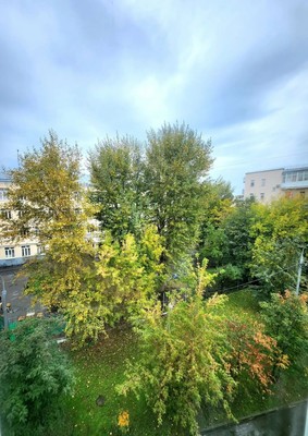 Продам трехкомнатную (3-комн.) квартиру, Покровский б-р, 4к17, Москва г