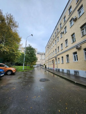 Продам трехкомнатную (3-комн.) квартиру, Покровский б-р, 4к17, Москва г