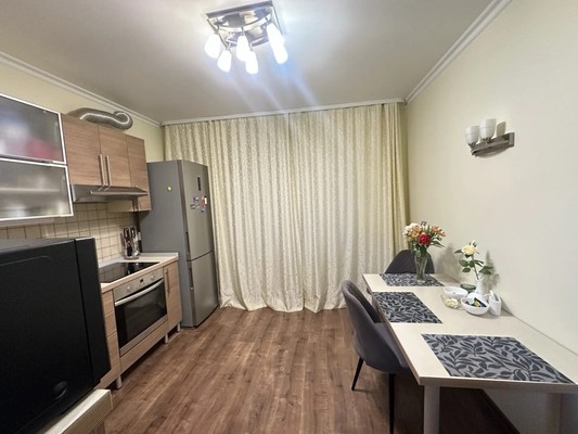 Продам трехкомнатную (3-комн.) квартиру, Гоголя ул, 42, Новосибирск г