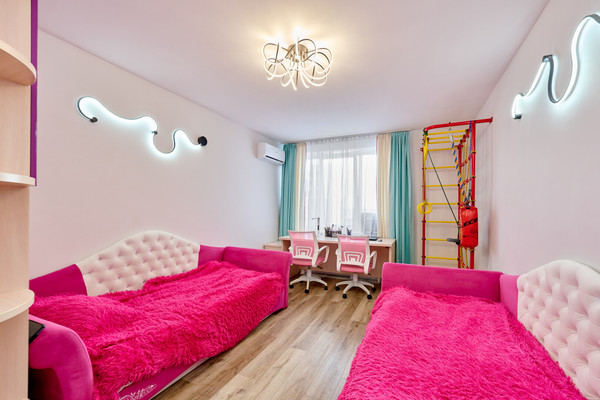 Продам трехкомнатную (3-комн.) квартиру, Крылова ул, 17, Пермь г