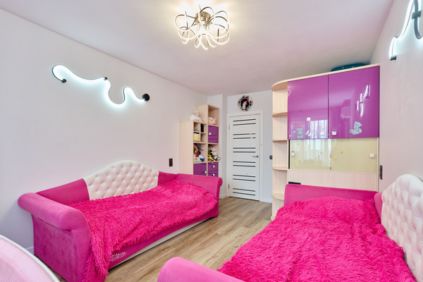 Продам трехкомнатную (3-комн.) квартиру, Крылова ул, 17, Пермь г