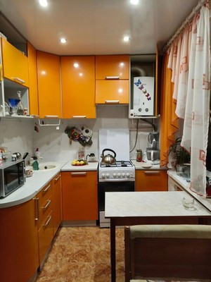 Продам трехкомнатную (3-комн.) квартиру, Московская ул, 30к45, Боровичи г